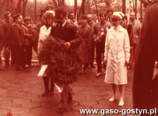 1554.Uroczystosc odsloniecia tablicy pamiatkowej na frontonie Szpitala w Marysinie upamietniajacej radziecki szpital polowy w 1945 roku (Piaski-Marysin, 4 listopada 1986 r.)