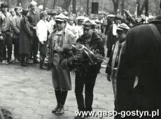 1558.Uroczystosc odsloniecia tablicy pamiatkowej na frontonie Szpitala w Marysinie upamietniajacej radziecki szpital polowy w 1945 roku (Piaski-Marysin, 4 listopada 1986 r.)