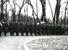 1559.Uroczystosc odsloniecia tablicy pamiatkowej na frontonie Szpitala w Marysinie upamietniajacej radziecki szpital polowy w 1945 roku (Piaski-Marysin, 4 listopada 1986 r.)