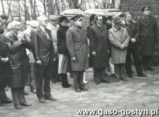 1560.Uroczystosc odsloniecia tablicy pamiatkowej na frontonie Szpitala w Marysinie upamietniajacej radziecki szpital polowy w 1945 roku (Piaski-Marysin, 4 listopada 1986 r.)