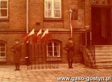 1562.Uroczystosc odsloniecia tablicy pamiatkowej na frontonie Szpitala w Marysinie upamietniajacej radziecki szpital polowy w 1945 roku (Piaski-Marysin, 4 listopada 1986 r.)