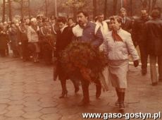 1566.Uroczystosc odsloniecia tablicy pamiatkowej na frontonie Szpitala w Marysinie upamietniajacej radziecki szpital polowy w 1945 roku (Piaski-Marysin, 4 listopada 1986 r.)