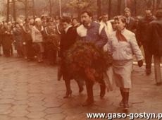 1566.Uroczystosc odsloniecia tablicy pamiatkowej na frontonie Szpitala w Marysinie upamietniajacej radziecki szpital polowy w 1945 roku (Piaski-Marysin, 4 listopada 1986 r.)