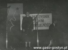 1570.Po odslonieciu tablicy w Marysinie, w sali Gminnego Osrodka Kultury w Piaskach odbyla sie Wojewodzka Akademia z okazji 69. rocznicy Rewolucji Pazdziernikowej (4 listopada 1986 r.)