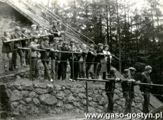 1601.  Uczniowie Szkoly Podstawowej nr 1 w Gostyniu na wycieczce w Tatrach (nad Morskim Okiem)-1984 r.