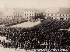 1604.Rynek w Gostyniu -zaprzysiezenie Strazy Ludowej, ktorej komendantem byl Franciszek Polaszek, a  szefem sztabu komendy Hipolit Niestrawski (11 maja 1919 r.)