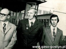 1632.Dzien Nauczyciela w Szkole Podstawowej nr 3 w Gostyniu (1974 r.), od lewej Franciszek Glura, Jerzy Bajer odznaczony Brazowym Krzyzem Zaslugi i Stanislaw Czajka