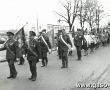 1696.Przemarsz na gostynski rynek na uroczystosci wreczenia sztandaru Osrodkowi LOK w Gostyniu (19.10.1985r.)