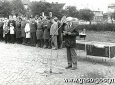 1702.Uroczystosci zwiazane z wreczeniem sztandaru Osrodkowi LOK w Gostyniu ( Gostyn-Rynek, 19.10.1985r.)