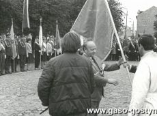 1703.Uroczystosci zwiazane z wreczeniem sztandaru Osrodkowi LOK w Gostyniu ( Gostyn-Rynek, 19.10.1985r.)