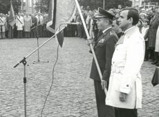 1705.Uroczystosci zwiazane z wreczeniem sztandaru Osrodkowi LOK w Gostyniu ( Gostyn-Rynek, 19.10.1985r.)