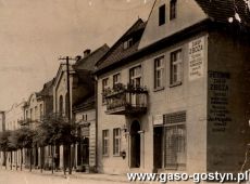 1754.Rynek w Piaskach (okres miedzywojenny, dom Jana Magielki, od 1919 roku siedziba Banku Ludowego, a od 1921 roku siedziba firmy zbozowej)