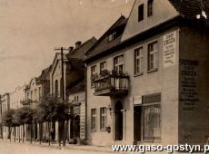 1754.Rynek w Piaskach (okres miedzywojenny, dom Jana Magielki, od 1919 roku siedziba Banku Ludowego, a od 1921 roku siedziba firmy zbozowej)