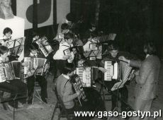 1805. II Przeglad Szkol i Ognisk Muzycznych Wojewodztwa Leszczynskiego - Gostyn, 03.04.1977r. Akordeonisci z Gostynia