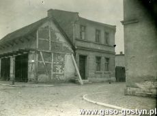 1836.Dom i stodola na zbiegu ulic Zamkowej i Mlynskiej w Gostyniu (poczatek XX wieku)