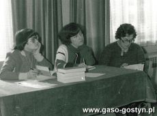 1887.Eliminacje hufcowe III Choragwianego Konkursu Recytatorskiego (jury konkursu S.Hoska-Kaczmarek,D.Ciazynka i Barbara Mikolajska)-Gostyn 1985r