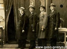 1905. Koledzy z Piaskow (1939 r.), od lewej Julian Mocz, Roman Glapka, Grylewicz i Roman Leszczynski.JPG