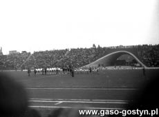 1932.Pracownicy Urzedu Telekomunikacji w Gostyniu na meczu reprezentacji Polski w pilce noznej na stadionie KS. Warta Poznan