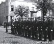 1934.Wreczenie sztandaru gostynskiej ORMO (Ochotniczej Rezerwie Milicji Obywatelskiej)-Rynek w Gostyniu, 1 maja 1966r.