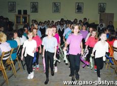 1935.Czesc artystyczna Dnia Edukacji Narodowej w Szkole Podstawowej nr 3 w Gostyniu (1992 r.)