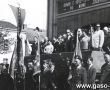 1937.Wreczenie sztandaru gostynskiej ORMO (Ochotniczej Rezerwie Milicji Obywatelskiej)-Rynek w Gostyniu, 1 maja 1966r.