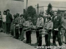 1972.Szkola Podstawowa nr 3 w Gostyniu - uroczysty apel z okazji przekazania wladzy nowej Radzie Samorzadu Uczniowskiego (1974 r.)