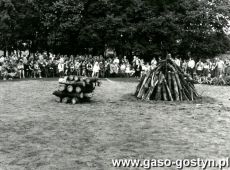 1975. Jubileuszowy Zlot Harcerski w Krobi (21-22 maja 1983 r.) - ognisko harcerskie