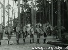 1979. Oboz III Druzyny Harcerskiej w Glogowku (lipiec 1930 r.) - zastep Jeleni podczas alarmu