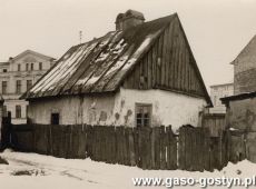 1985.Dom (didok od strony podworza) przy ulicy Leszczynskiej w Gostyniu w dwudziestoleciu miedzywojennym(obecnie to skrzyzowanie ulic Powstancow Wlkp. i Lacznikowej)