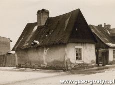 1986.Dom przy ulicy Leszczynskiej w Gostyniu w dwudziestoleciu miedzywojennym(obecnie to skrzyzowanie ulic Powstancow Wlkp. i Lacznikowej)