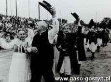 1987.  Gminne dozynki na stadionie w Pepowie (15 wrzesnia 1985 r.)