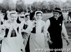 1988.  Gminne dozynki na stadionie w Pepowie (15 wrzesnia 1985 r.)-zespol z Bukowca Gornego