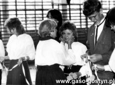 1993. Szkola Podstawowa nr 2 w Gostyniu - pozegnanie absolwentow