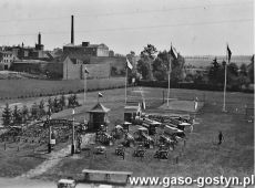 2002.Wystawa Przemyslowo-Rzemieslniczo-Handlowa na boisku Gimnazjum w Gostyniu (27-29 czerwca 1936 r.), stoisko Gostynskiej Fabryki Maszyn Stanislawa Grzeskowiaka