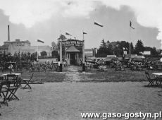 2003.Wystawa Przemyslowo-Rzemieslniczo-Handlowa na boisku Gimnazjum w Gostyniu (27-29 czerwca 1936 r.), stoisko Gostynskiej Fabryki Maszyn Stanislawa Grzeskowiaka