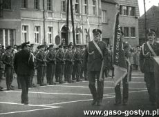 2005.Uroczystosc wreczenia sztandaru KLubowi Oficerow Rezerwy w Krobi (Rynek w Krobi, 20 pazdziernika 1984 r.)