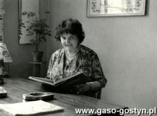 2028.Bronislawa Eitner - kierownik Szkoly Podstawowej nr 1 w Gostyniu (31 sierpnia 1963 r.), zdjecie wykonane w ostatnim dniu pracy, po 43 latach pracy, w tym 17 latach kierowania szkola odeszla na emeryture