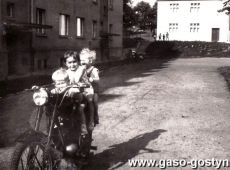 203.Motocykl WFM M06, Gostyn, ul. Mostowa (1974 r.)