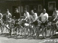 2048. Oboz rowerowy uczniow Zespolu Szkol Zawodowych w Gostyniu na Mazurach (1988 r.)