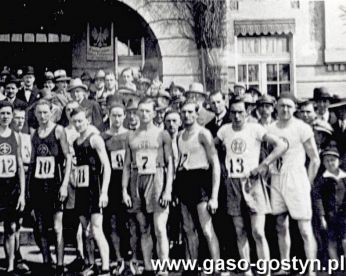 205.Przed startem do biegu ulicznego zorganizowanego przez KS Kania  o puchar Powiatowej Rady Wych. Fizycznego i Przysposobienia Wojskowego (Gostyn, 3 maja 1933 r.)