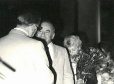 2067. Pozegnanie Franciszka Skowronka, ktory po 32 latach pracy na stanowisku dyrektora Zespolu Szkol Zawodowych w Gostyniu odchodzi na emeryture (31 sierpnia 1982 r.)