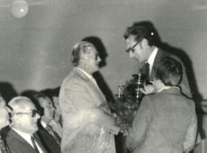 2071. Pozegnanie Franciszka Skowronka, ktory po 32 latach pracy na stanowisku dyrektora Zespolu Szkol Zawodowych w Gostyniu odchodzi na emeryture (31 sierpnia 1982 r.)