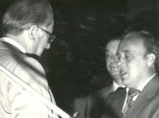 2072. Pozegnanie Franciszka Skowronka, ktory po 32 latach pracy na stanowisku dyrektora Zespolu Szkol Zawodowych w Gostyniu odchodzi na emeryture (31 sierpnia 1982 r.)