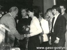 2073. Pozegnanie Franciszka Skowronka, ktory po 32 latach pracy na stanowisku dyrektora Zespolu Szkol Zawodowych w Gostyniu odchodzi na emeryture (31 sierpnia 1982 r.)