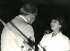 2074. Pozegnanie Franciszka Skowronka, ktory po 32 latach pracy na stanowisku dyrektora Zespolu Szkol Zawodowych w Gostyniu odchodzi na emeryture (31 sierpnia 1982 r.)