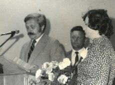 2075. Pozegnanie Franciszka Skowronka, ktory po 32 latach pracy na stanowisku dyrektora Zespolu Szkol Zawodowych w Gostyniu odchodzi na emeryture (31 sierpnia 1982 r.)