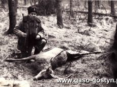 209.Lesniczy Jerzy Robaszynski po polowaniu w L. Czerwona Roza 1970r.