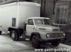 2127.Spoldzielnia Mleczarska w Gostyniu - pierwszy samochod chlodnia do transportu masla (1963 r.)