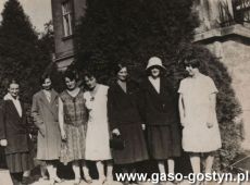 2157.Czlonkinie Towarzystwa Czytelni dla Kobiet w Gostyniu na wycieczce w Bojanowie (15 wrzesnia 1929 r.)
