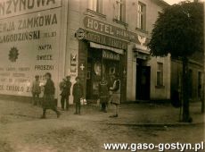 2162.Rynek w Gostyniu - Hotel pod Bialym Orlem i Drogeria Zamkowa Jozefa Lagodzinskiego (lata 30. XX wieku)